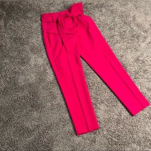 LIKE NEW New York & Company Hot Pink Cropped Pants